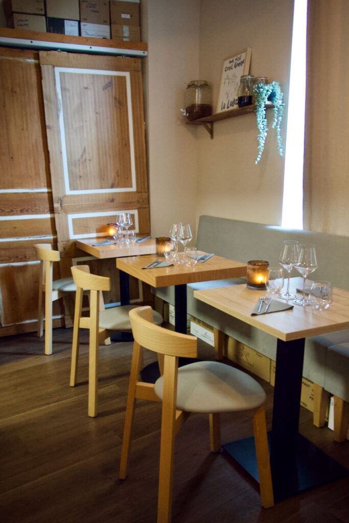 Tables et chaises en bois design