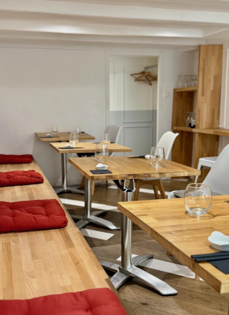 Salle du restaurant naniwa