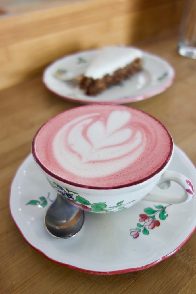 pink chai et gateau nantais vegan