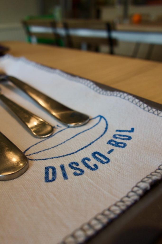 Serviette de table avec le logo de Disco Bol en bleu