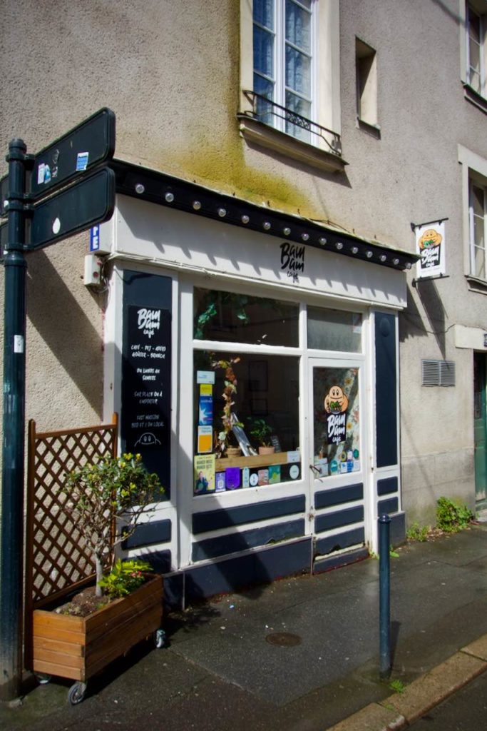 Devanture du café BAMBAM à Nantes