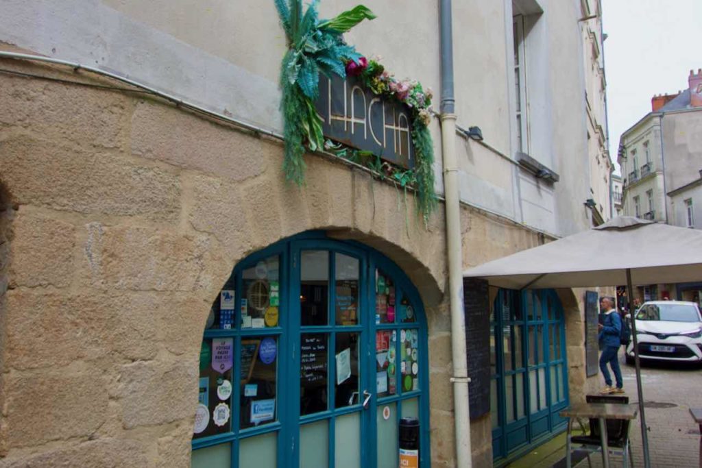 Devanture du restaurant Chacha à Nantes