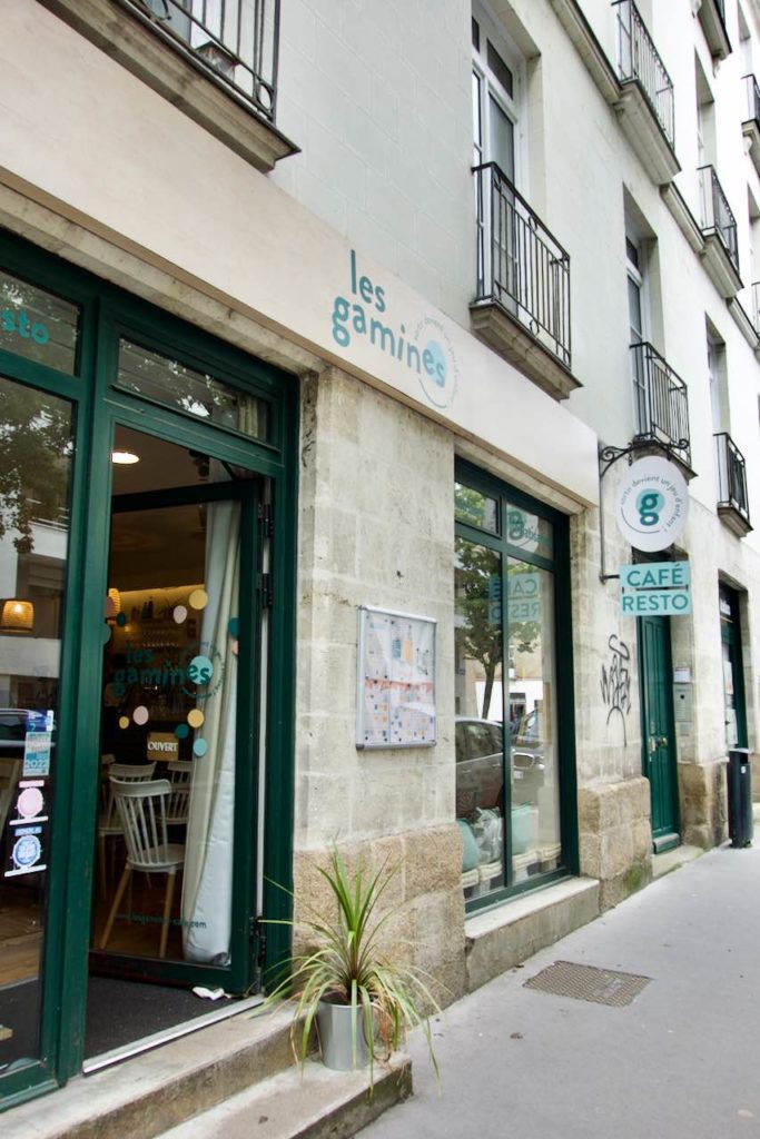 Devanture du café-restaurant Les Gamines à Nantes