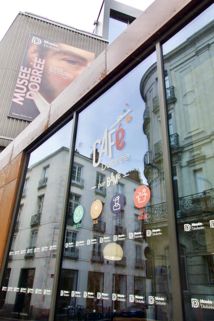 Devanture du Café Dobrée