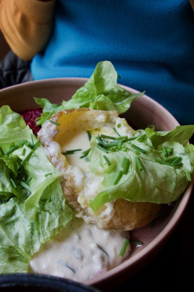 Jacket potatoe, compté et salade