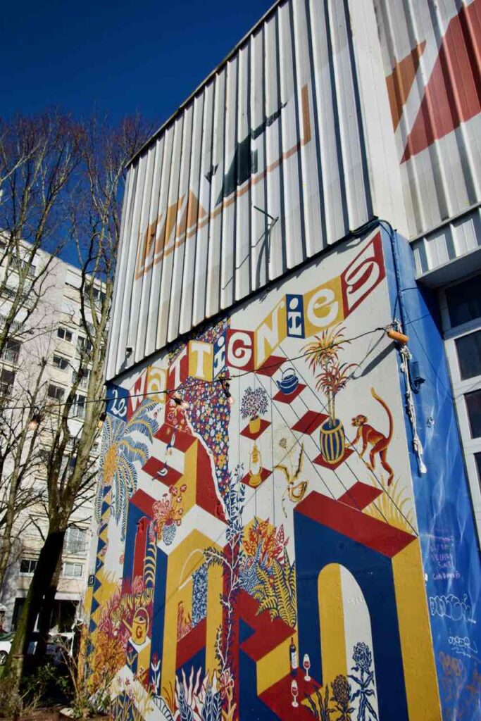 Devanture du Wattiginies avec du streetart
