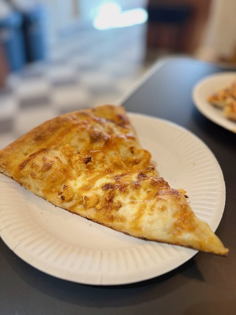 Part de pizza fromage et chou fleur