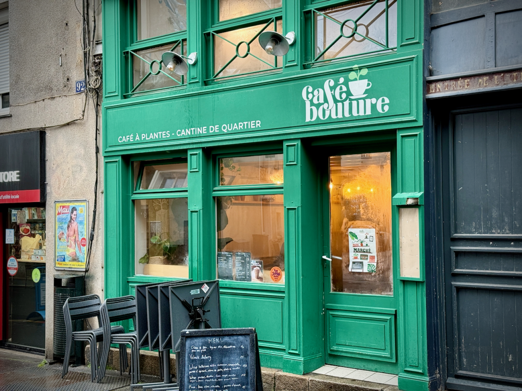 Devanture verte de Café Bouture