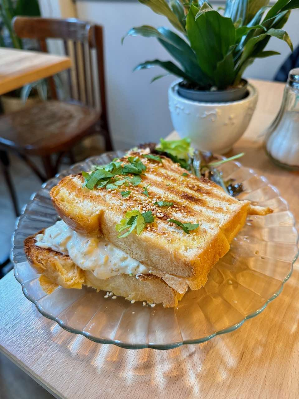 Oeufs mayonnaise entre deux beaux toasts dorés